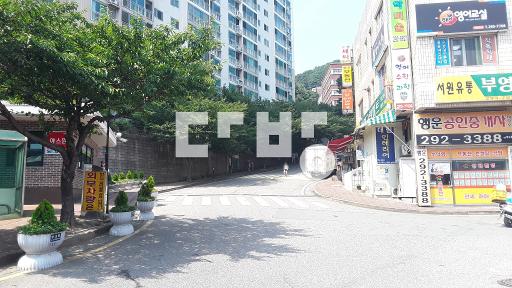 Apartment in 감천동 - View 2