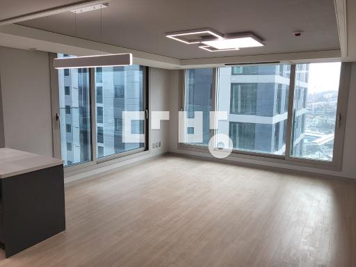 84C 거실양면창 시스템에어컨 거실간접등 내부아주깨끗 광주천조망좋음 - View 2