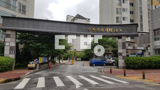 거실.작은방확장으로 넓고 주인거주로 관리잘된1층 - View 3