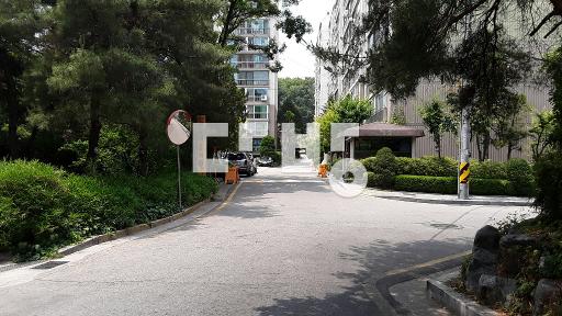 특급올수리 라인굿  지하주차있는 남향 명문학군입니다 - View 2
