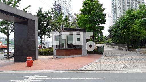 Apartment in 신서동 - View 2