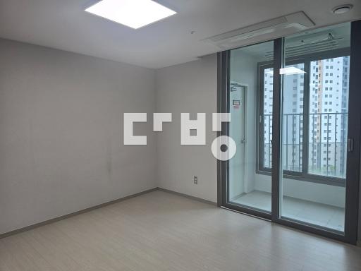 고덕365. 실거주가능. 8월협의입주. 시스템에어컨풀. 중문등 옵션좋은집 - View 3