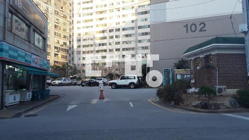 씽크대 화장실 중문수리 등 내부 인테리어 최상,학군 및 상권좋음 - View 3