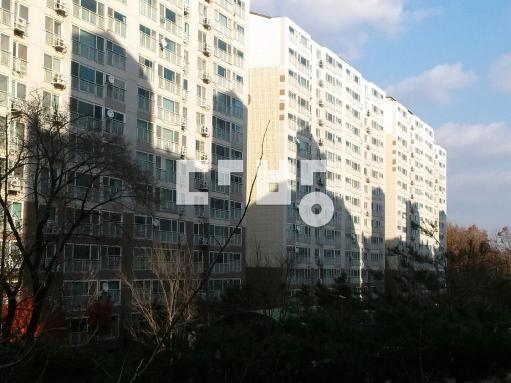 살기편리하고 넓은 구조의 협의정상입주가능.중문설치및탄성코팅등한주인세대매물 - View 4