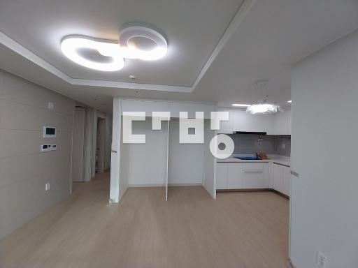 현세대 실사진. 고덕탑인기. 실거주가능. 계절창고있어요. 옵션도다양해요. - View 5