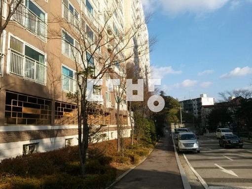 살기편리하고 넓은 구조의 협의정상입주가능.중문설치및탄성코팅등한주인세대매물 - View 3