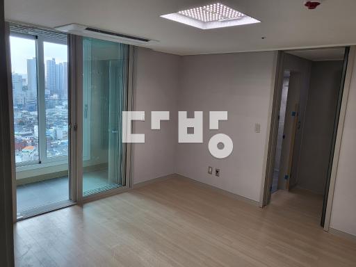 84C 거실양면창 시스템에어컨 거실간접등 내부아주깨끗 광주천조망좋음 - View 3