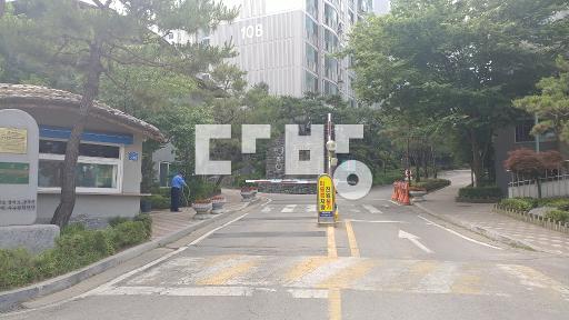 남향 로얄동로얄층 산전망 조망 최고 집상태 부분수리 깨끗한 아파트 급매 - View 2