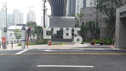 9월 입주. 조망 좋고 방4 옵션 완벽. 초역세권 대단지 - View 2