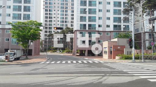 정원뷰 느낌 집 상태 깨끗한  주인거주 이사협의 가능한 매매 - View 2