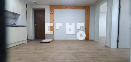 신축급 거실넓은 2룸, 엘리베이터 베란다, 주차 상권 편리, 보증금 조정 - View 3