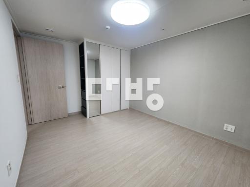Apartment in 고덕동 - View 2