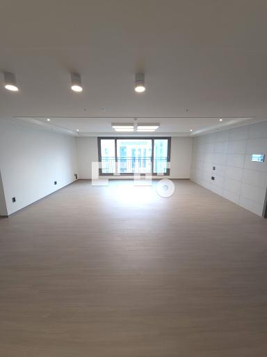 잎동 에5대 아트월 주방 세라믹타일 드레스룸옵션 포함 입주협의 - View 3