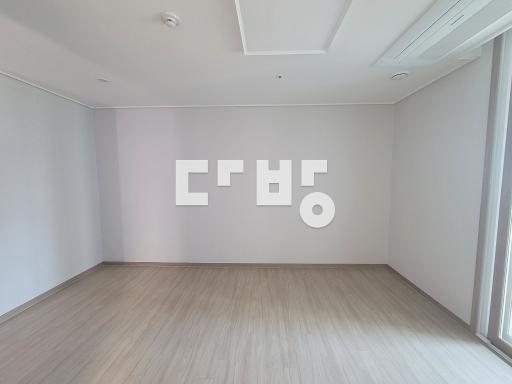 .4룸. 신축5년차. 에어컨4. 중문.오븐.팬트리. 붙박이장, 이사협의. - View 2
