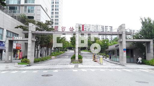 초급매.정원뷰예쁨.내부깨끗.초중고가까움.조용함.산책하기좋음 - View 2