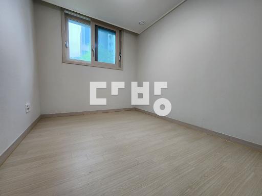 O꿀매물O 만족도 높은구조. 중문. 팬트리. 드레스룸. 세탁실 분리됨. - View 4