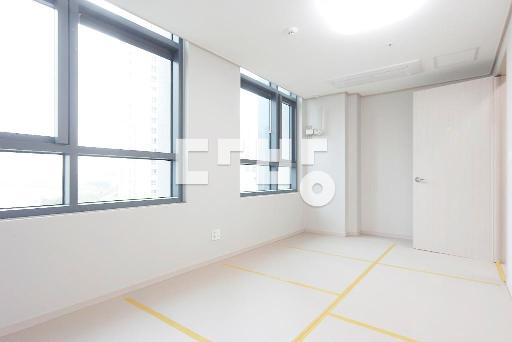 Apartment in 수원시, 하동, 영통구 - View 3