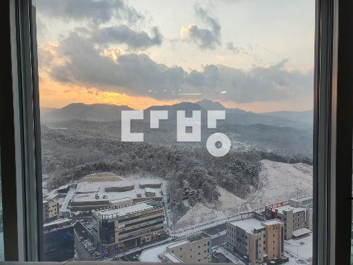 에어컨4대 고급진 바닥타일,냉장고,김치냉장고,대리석타일벽,간접조명,쿡탑 – pohled 2