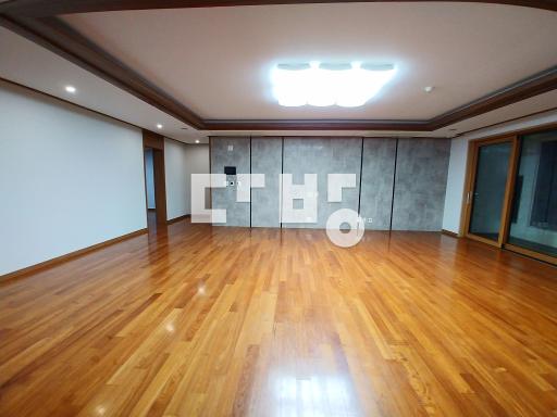 평지, 대로변, 서울예고도보5분, 내부깨끗하고,주차공간넉넉함, 정류장3분 - View 3