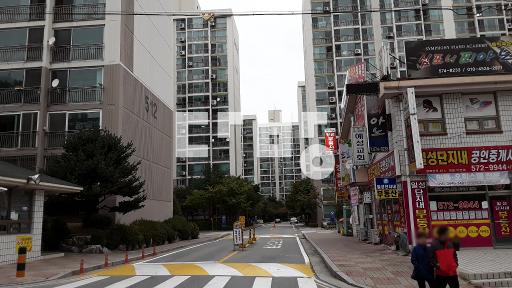 Apartment in 쌍용동 - View 2