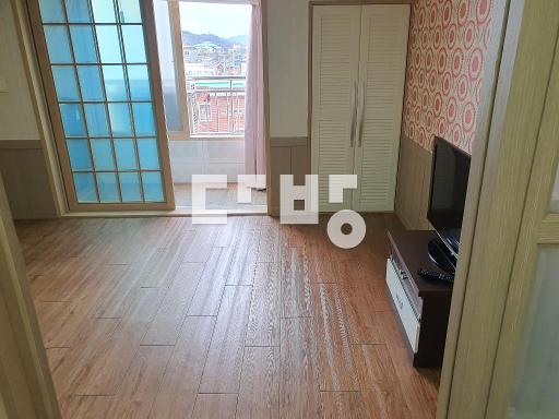 House in 이동 - View 2