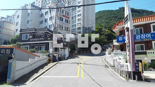 샤시 화장실 싱크 부분수리. 정남향. 터좋기로 유명한 단지 - View 2