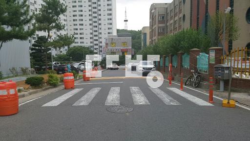 정남향,수년전올수리됨.입주협의.가격조율,앞동산뷰짱,단지옆초등학교위치.화2 - View 2