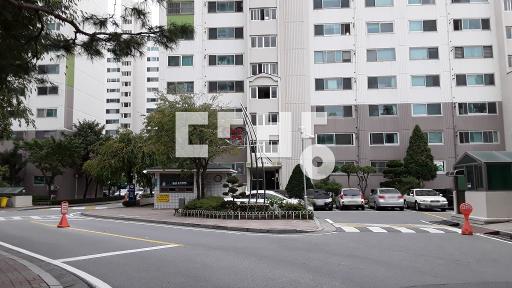Apartment in 쌍용동 - View 3