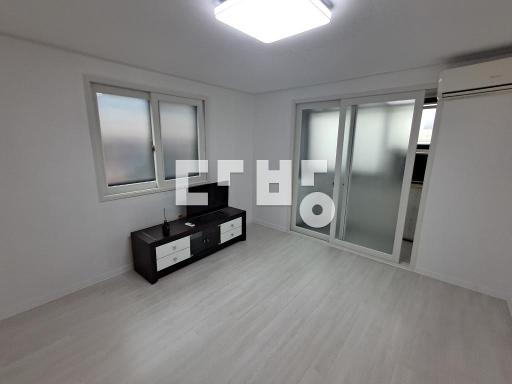 Apartment in 곡반정동 - View 4