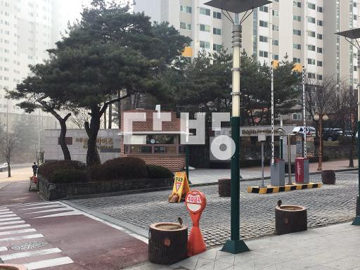 주변 인프라 좋고 상업지역 인접한 로얄층 매매. 작은방 확장 - View 3