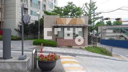 확장형 일조권 조망권좋고 안방 작은방 붙박이장시공  내부컨디션최상 - View 3