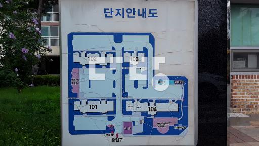 남향,넓은 앞베란다,방2화1거실,도배한지 2년 경과,8월말 입주협의 - View 3