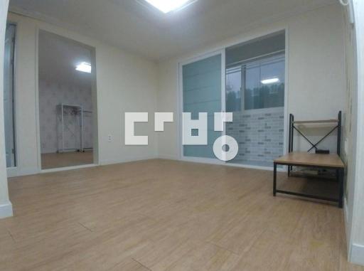 Apartment in 효자동 - View 2