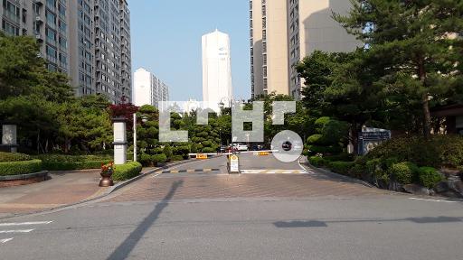 수리가능해요. 지하엘베지정주차. 로얄동. 오리역도보가. 탄천바로 - View 2