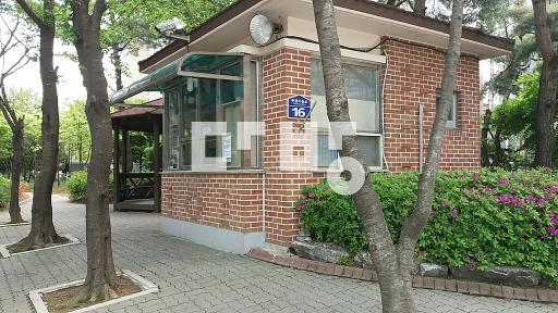 주인분이 거주중이며 전망좋고 해잘들며 방마다 발코니가 있어 활용적입니다 - View 2