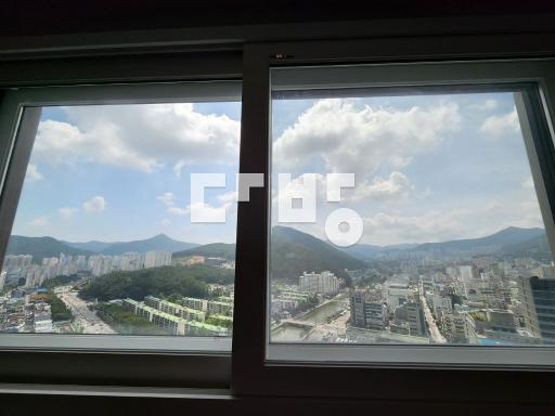 앞동이라 일조량 좋고 뻥뷰. 시에4대.중문.안방붙박이장 옵션. - View 5