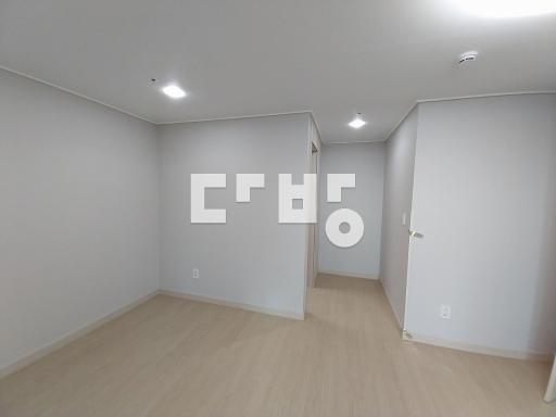 현세대 실사진. 고덕탑인기. 실거주가능. 계절창고있어요. 옵션도다양해요. - View 2