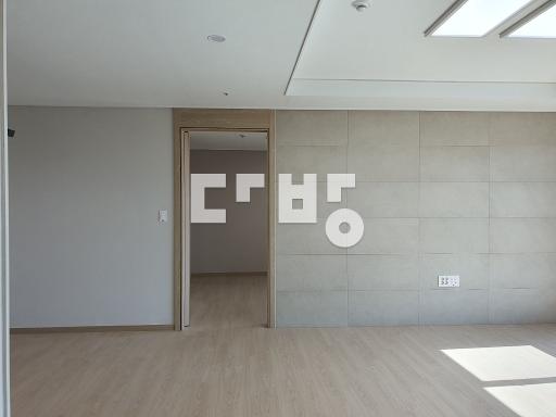 앞뒤트인조망 햇살좋은남향   넓은드레스룸  각방시스텝에어컨설치 신정초인근 - View 4