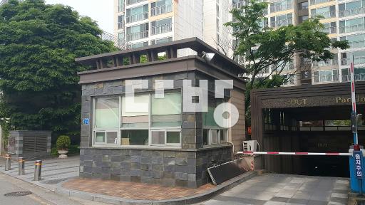 초역세권 입주 작은방 확장  트인 조망 토성 뷰  올림픽공원 인접 - View 3