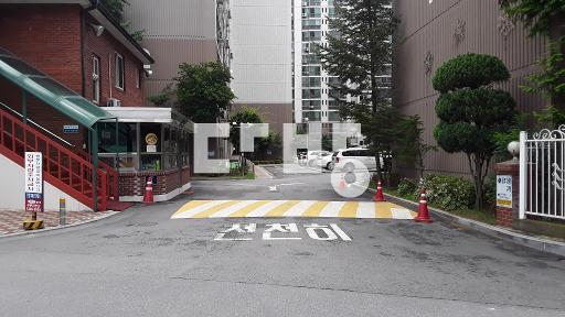 Apartment in 유방동 - View 2