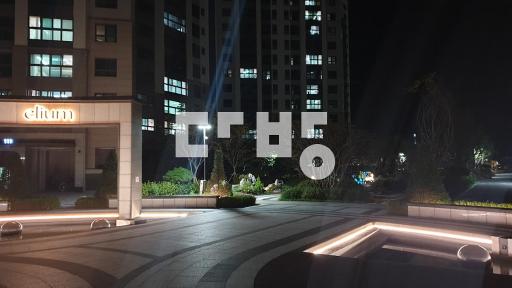 26년 11월 실거주 가능, 전면동, 침실에서 공원 및 전원주택 뻥뷰 - View 4