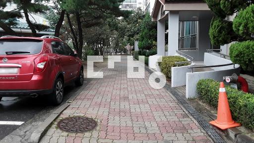 남향 일조량풍부하고 밝은집  조망권최고 내부 올리모델링 아주 깨끗 - View 3