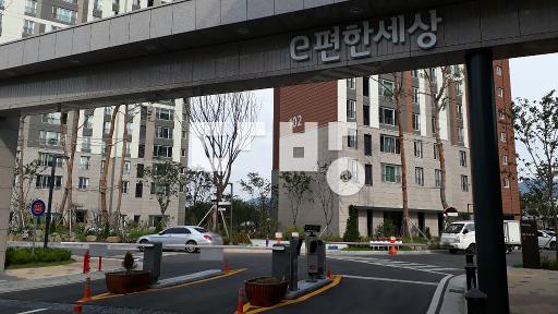 아파트 바로 앞 밀양강 산책로 및 확트인 조망  초중 도보통학가능 - View 3