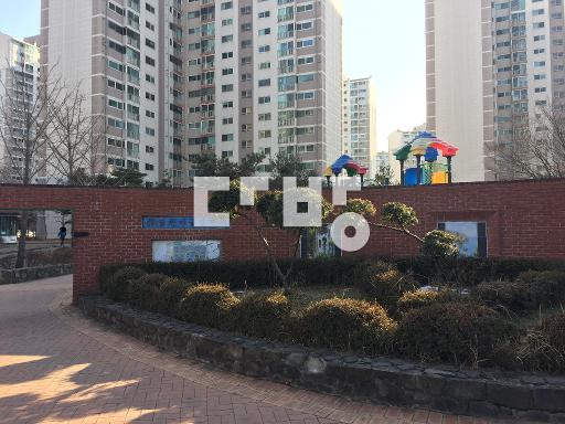 초,중학교 도보권 내부깔끔 입주시기 협의가능 - View 2