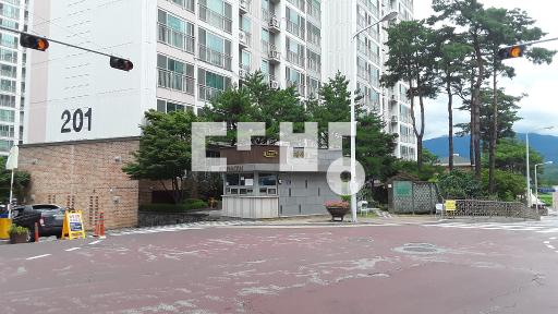 집주인 거주. 탁틔인 전망. 선호도 높은 동. 입주협의 가능 - View 3