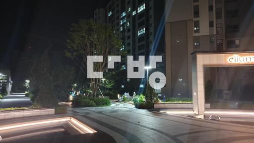 26년 11월 실거주 가능, 전면동, 침실에서 공원 및 전원주택 뻥뷰 - View 2