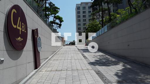 남향.필로티1층.선호타입.시스템에어컨4대.전실확장.부분인테리어.즉입가능 - View 2