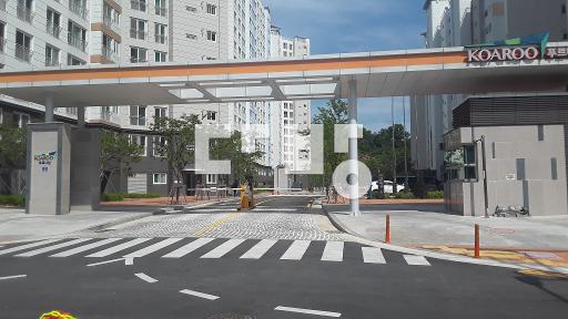 남향고층 겨울채광좋고 조용함 줄눈탄성등 주인세대로 깨끗하게관리됨 협의입주 - View 2
