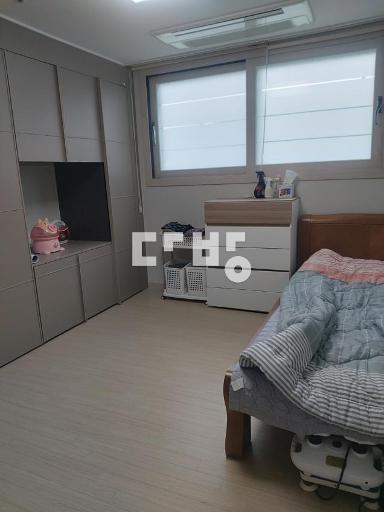 급매.초역세권.남향.방3,화2.A/C3대 .입주협의 가능 - View 4