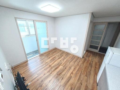 Apartment in 읍내동 - View 2